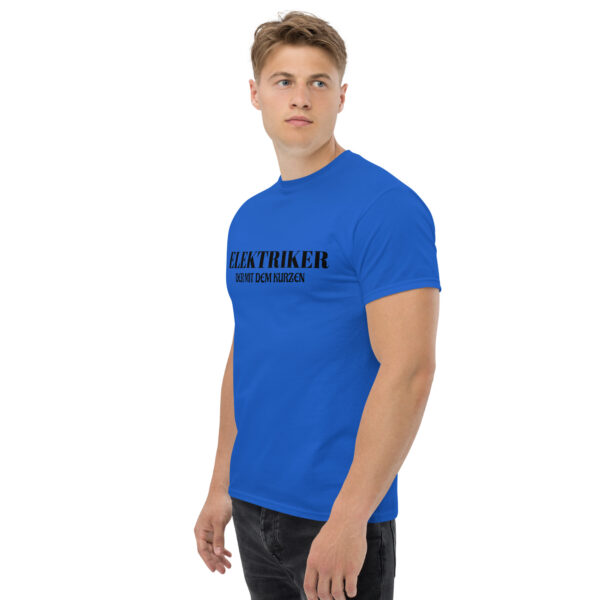 Klassisches Unisex T-Shirt Elektriker -Der mit dem Kurzen – Bild 3